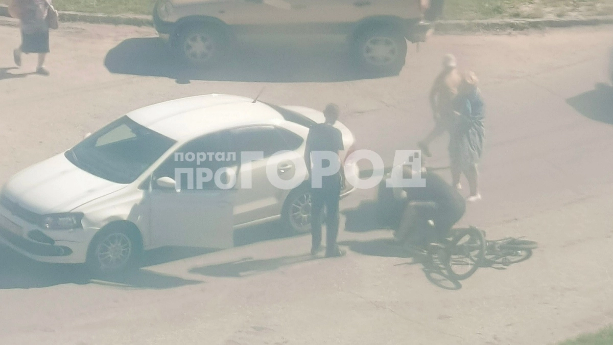 В Новочебоксарске девочка на велосипеде столкнулась с иномаркой