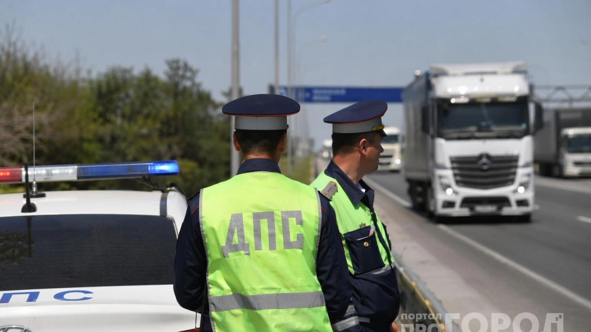 Инспектор ГИБДД объяснил, почему они быстро отпускают водителей, которые молчаливо передают документы