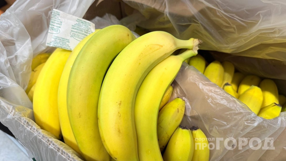 Не только пакетики из банановых ящиков: вот что ещё продавцы "Чижика" и "Пятерочки" забирают из магазинных поставок