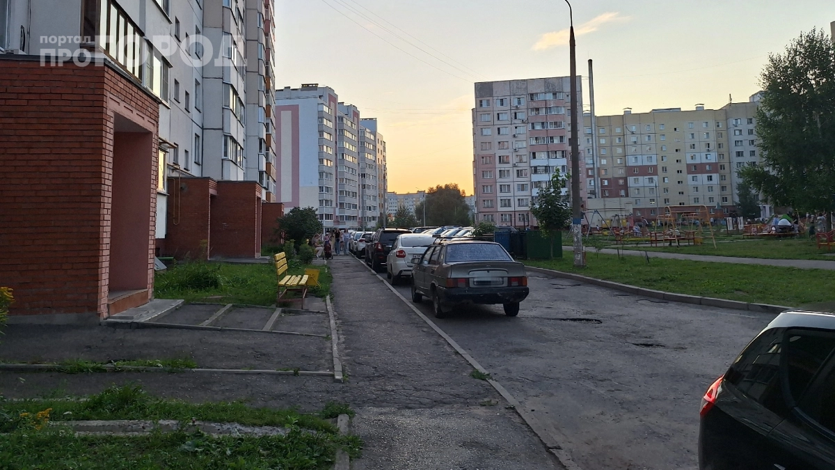 Верховный суд поставил на место водителей: вот кто имеет право парковаться под окнами