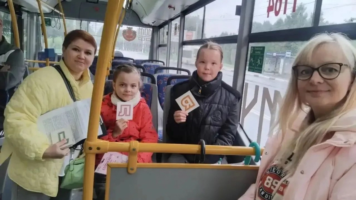 В Новочебоксарске пассажиров прокатили на экскурсионном троллейбусе