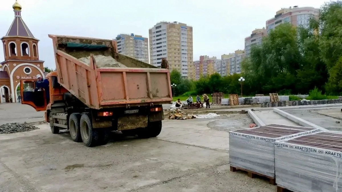 В Новочебоксарске продолжаются работы по благоустройству Соборной площади: экватор пройден