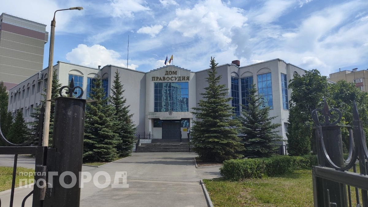 В Новочебоксарске женщина украла у сводного брата более 3 миллионов рублей