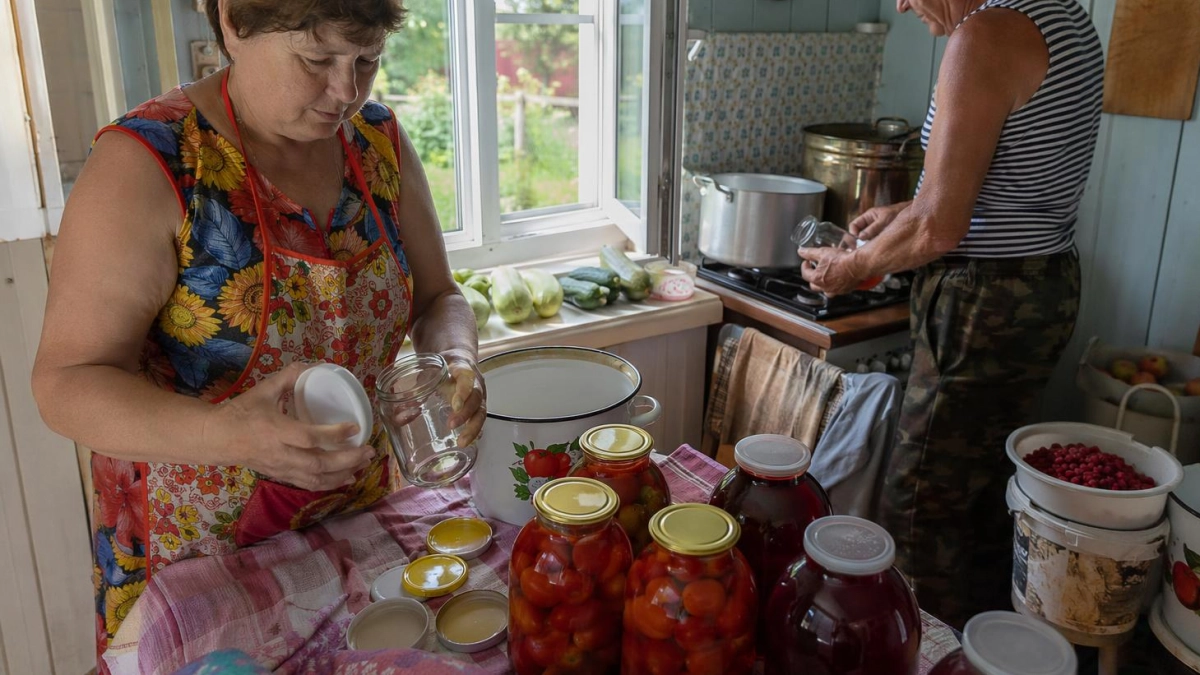 Замариновала помидоры по‑японски — и теперь это хитовая закуска: гости сметают банки за вечер
