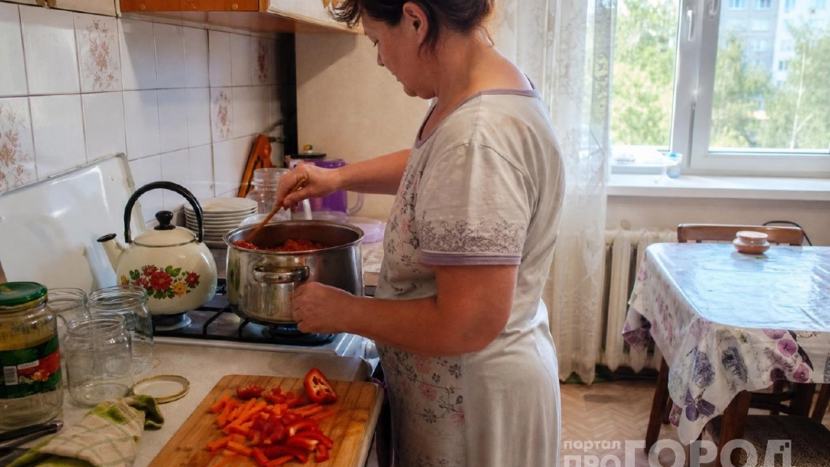 Одна ложка — и даже пресный рис оживает: заготавливаем пряный соус из моркови и сладкого перца