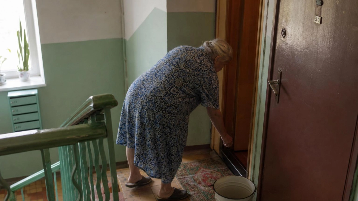 Зачем в СССР красили нижнюю часть стен в подъездах и больницах: гениальный расчёт под маской простоты