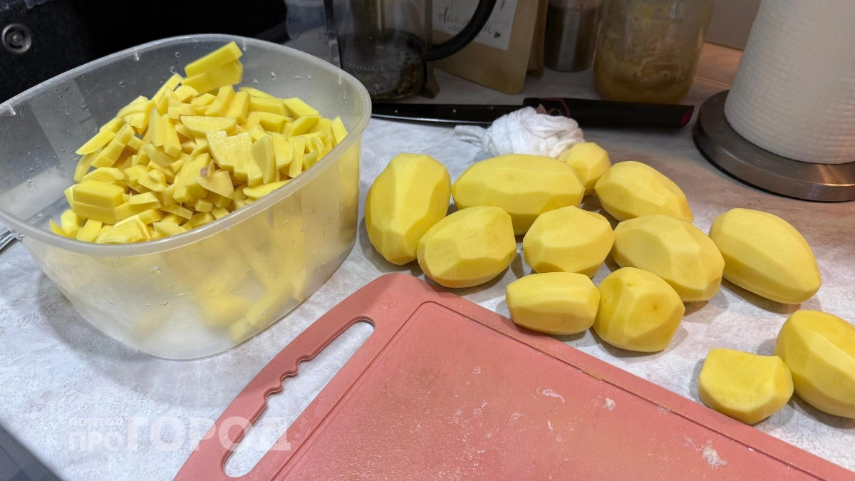 Картофель по-деревенски без духовки: 15 минут на сковороде — вкус, как в детстве у бабушки