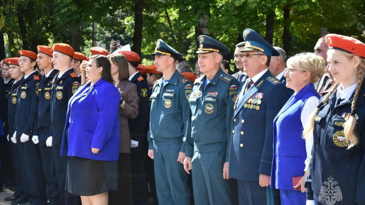 Новочебоксарских кадетов поздравили экс-президент Чувашии и замминистра МЧС России