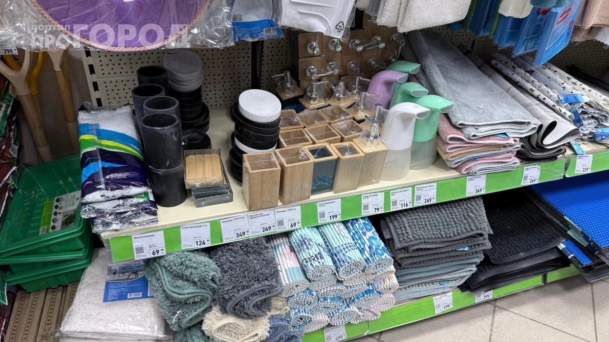 Купила в Fix Price обычный коврик для ванной, но использую его не по назначению: 5 хитростей для дачи и дома