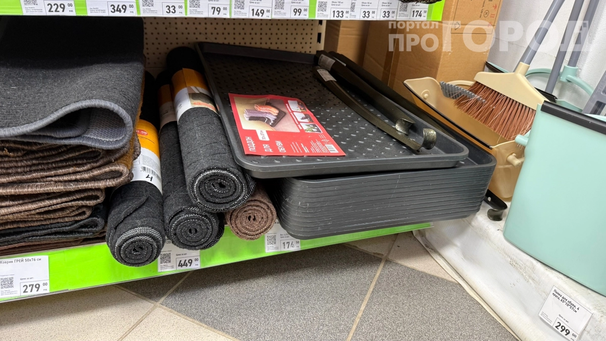 Скупаю поддоны для обуви в Fix Price за копейки, но использую иначе: сделал из них 7 полезных вещей для дачи