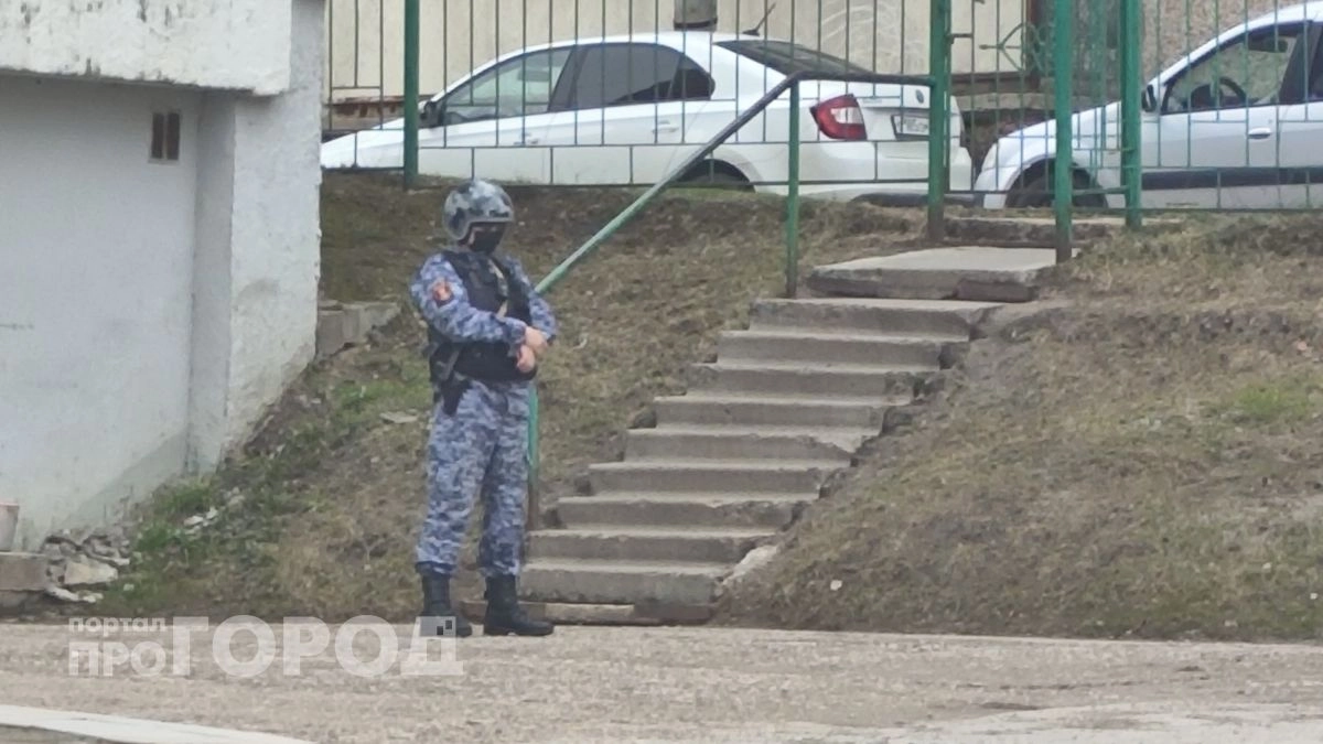 В Новочебоксарске росгвардейцы задержали дебошира за драку в ночном кафе