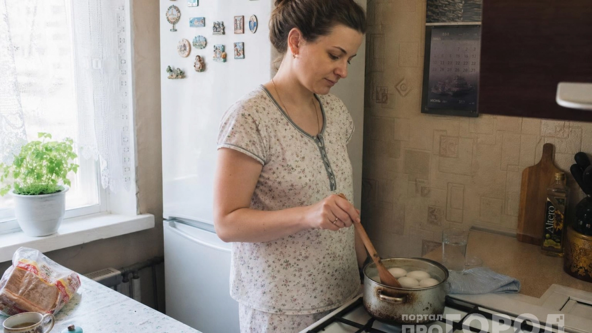 2 ложки в воду при варке – и скорлупа с яиц слетает сама: вот в чем кулинарный секрет