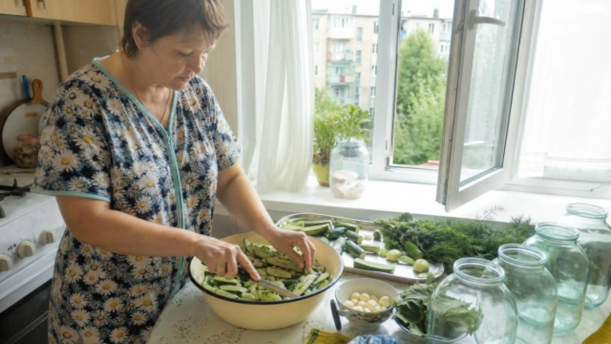 Огурцы по‑алжирски: закрываю брусочки в "золотом" маринаде — изумительная восточная закуска