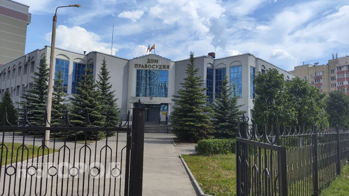 В Новочебоксарске осудили женщину за кражу 200 тысяч рублей у спящей подруги