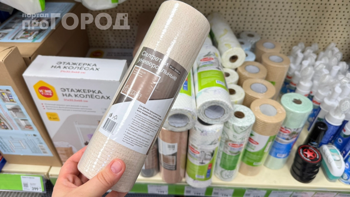 Скупаю тканевые салфетки из Fix Price рулонами, но использую не для уборки: тащу на дачу и применяю в огороде