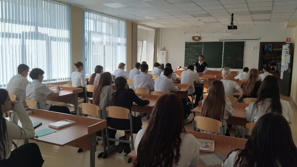 Полицейские объяснили новочебоксарским школьникам схемы вовлечения в наркобизнес