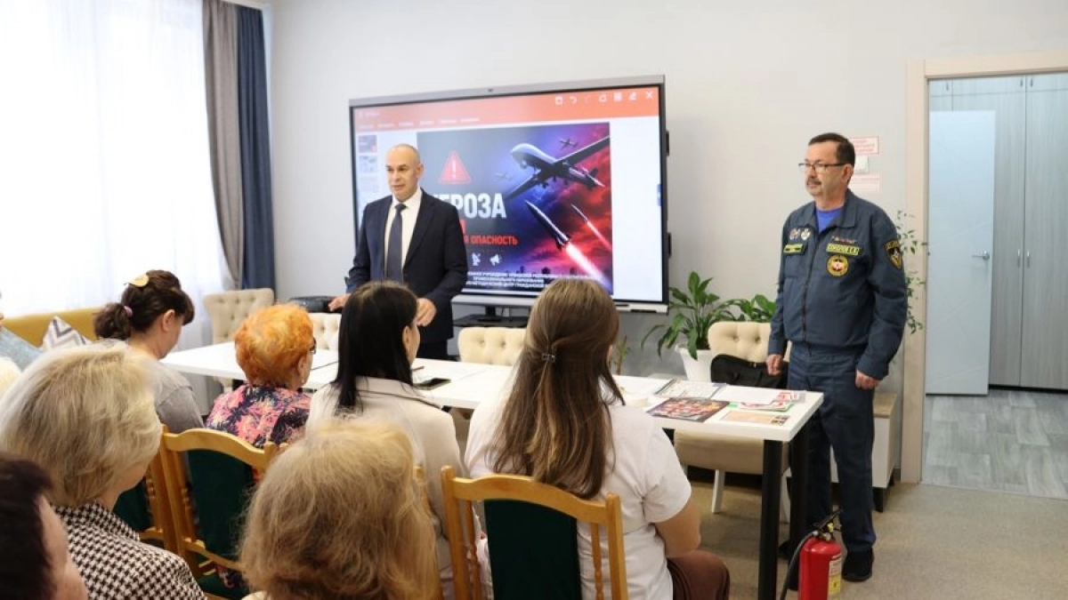 Пожилых новочебоксарцев обучили действиям при угрозе атак БПЛА