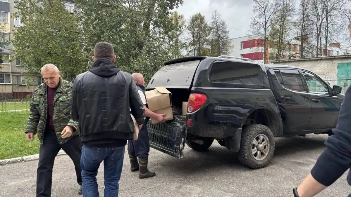 В Новочебоксарске укомплектовали машины с сухпайками для бойцов на передовой