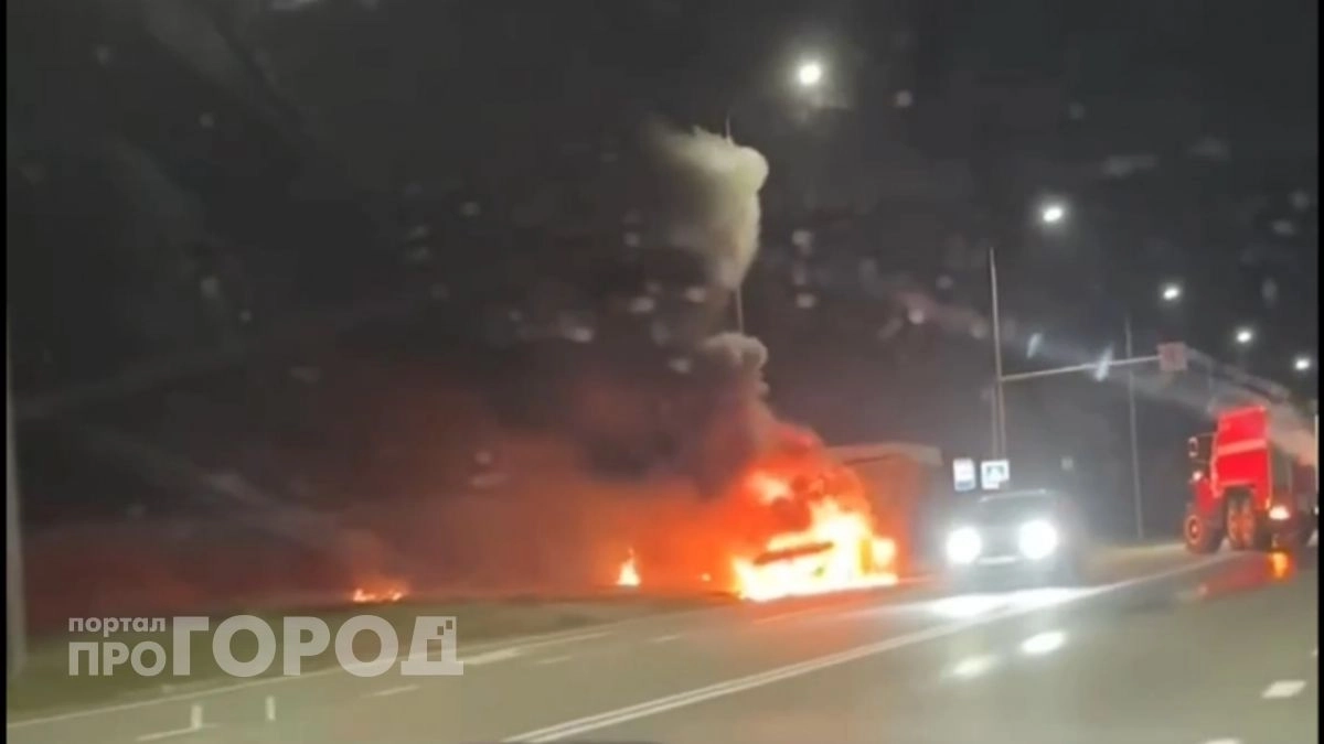 На трассе между Кугеси и Новочебоксарском сгорела китайская машина