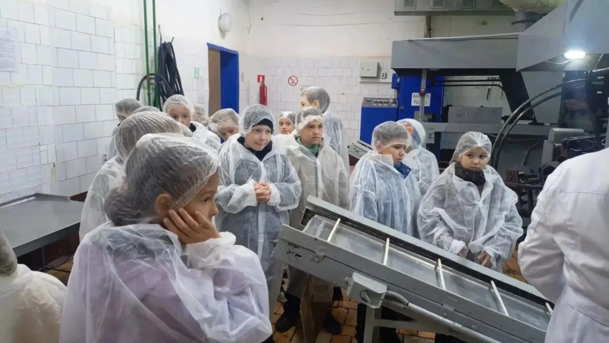 Новочебоксарских школьников пустили в цеха с заморозкой до минус 32 градусов