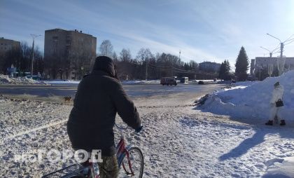 Неубранный снег во дворах Новочебоксарска связали с недостатком дворников
