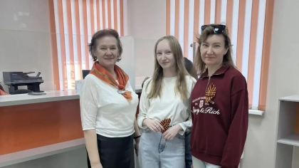 «ЭнергосбыТ Плюс» вручил георгиевские ленточки жителям Новочебоксарска в День Победы